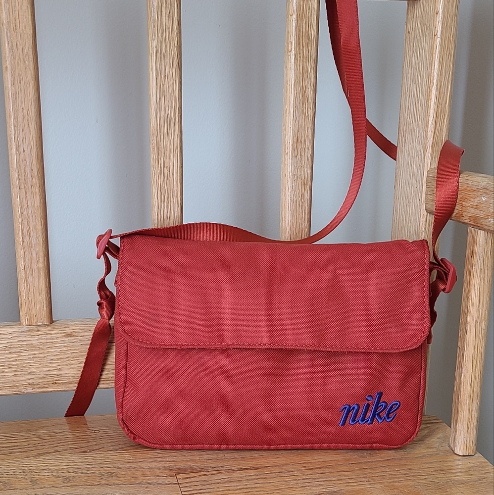 Nike Sportswear Revel Crossbody